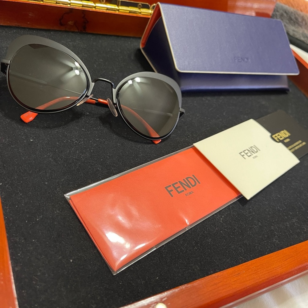 Fendi sunglasses black / orange